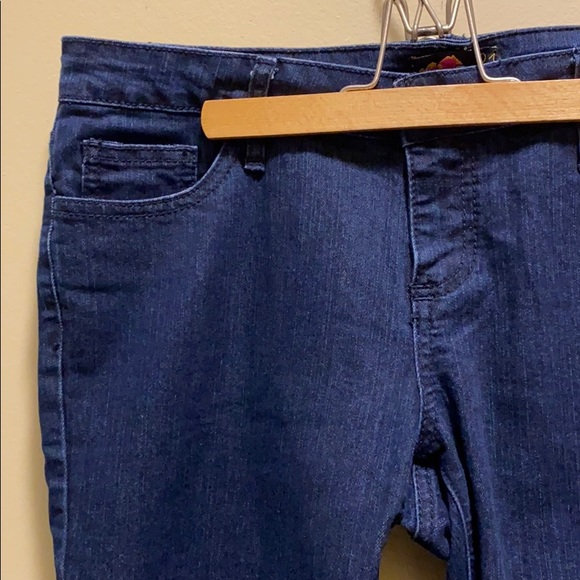 ✨NEW✨FOREVER 21 DARK BLUE JEANS FLARED - Picture 4 of 11